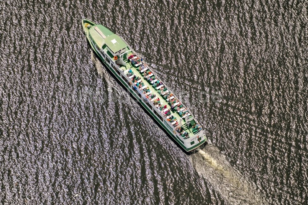 Essen von oben - Passagier- und Fahrgastschiff Stadt Essen auf dem Baldeneysee in Essen im Bundesland Nordrhein-Westfalen - NRW, Deutschland