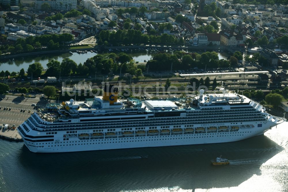 Rostock von oben - Passagier- und Kreuzfahrtschiff Costa Favolosa im Hafen in Rostock im Bundesland Mecklenburg-Vorpommern, Deutschland