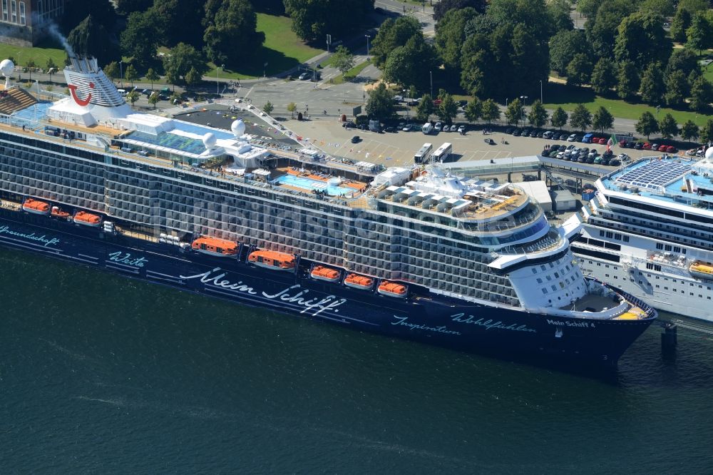 Kiel von oben - Passagier- und Kreuzfahrtschiff Mein Schiff 4 von TUI Cruises in Kiel im Bundesland Schleswig-Holstein