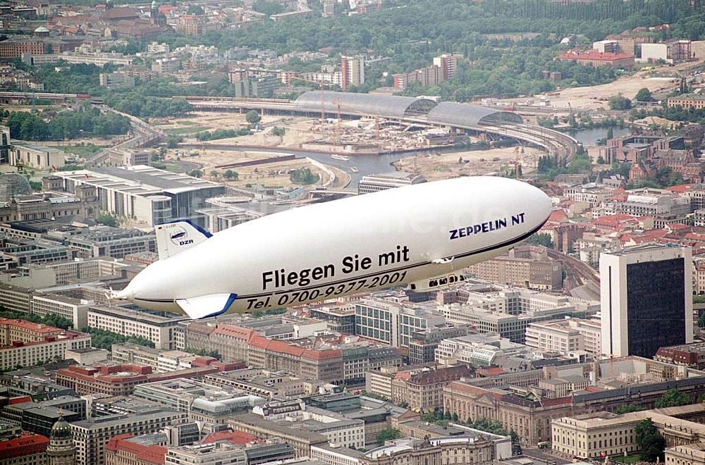 Berlin/ Tiergarten von oben - Passagierrundflug eines Zeppelin