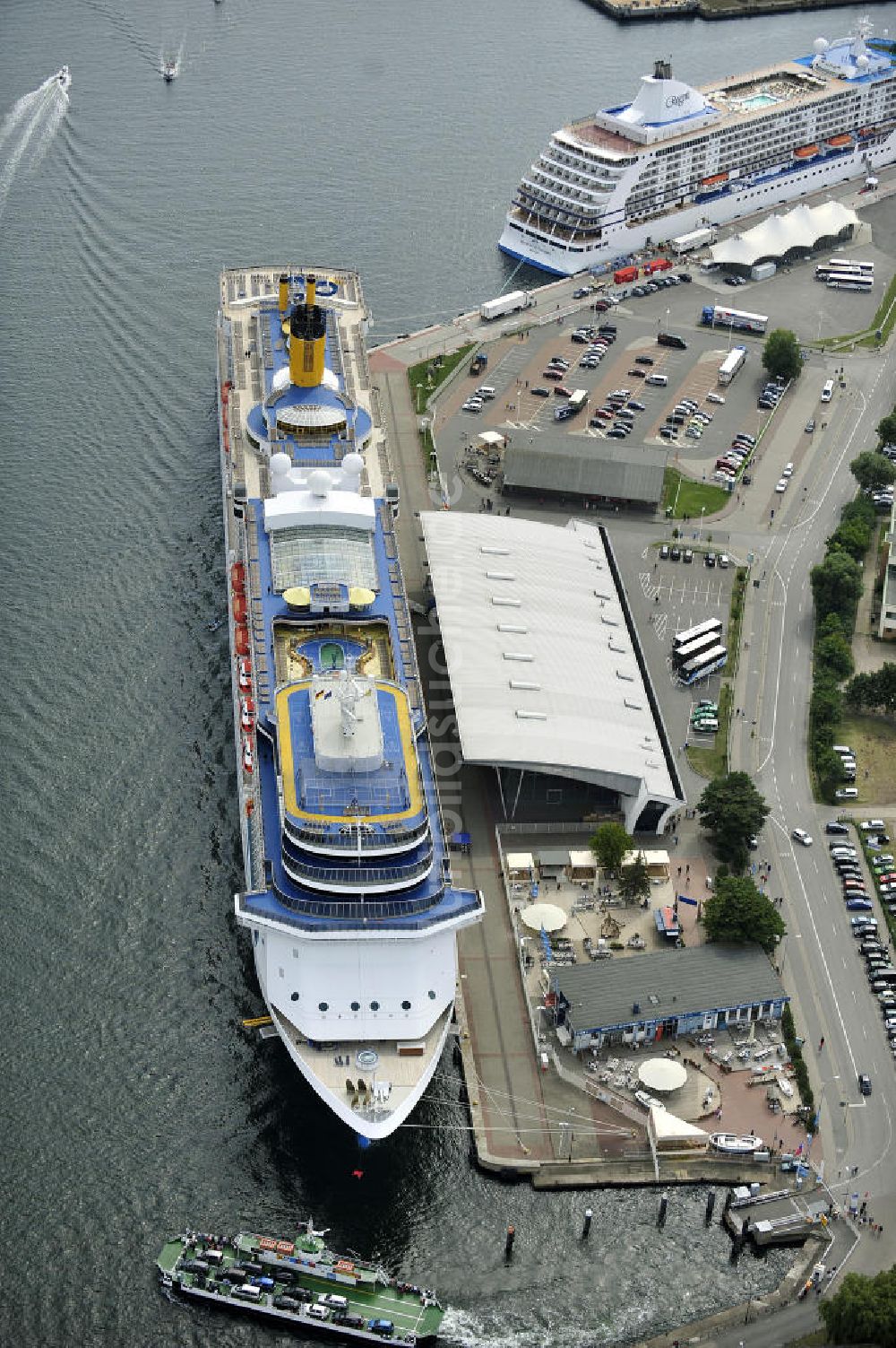 Luftbild Rostock - Warnemünde - Passagierschiff COSTA ATLANTICA im Kreuzfahrt- Hafen von Rostock - Warnemünde