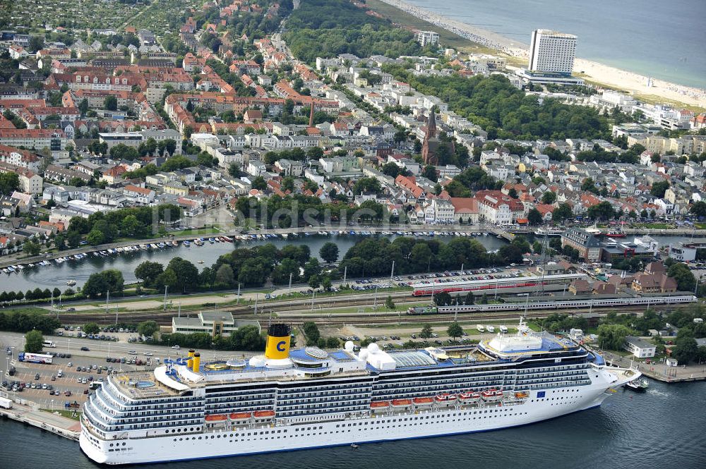 Rostock - Warnemünde aus der Vogelperspektive: Passagierschiff COSTA ATLANTICA im Kreuzfahrt- Hafen von Rostock - Warnemünde