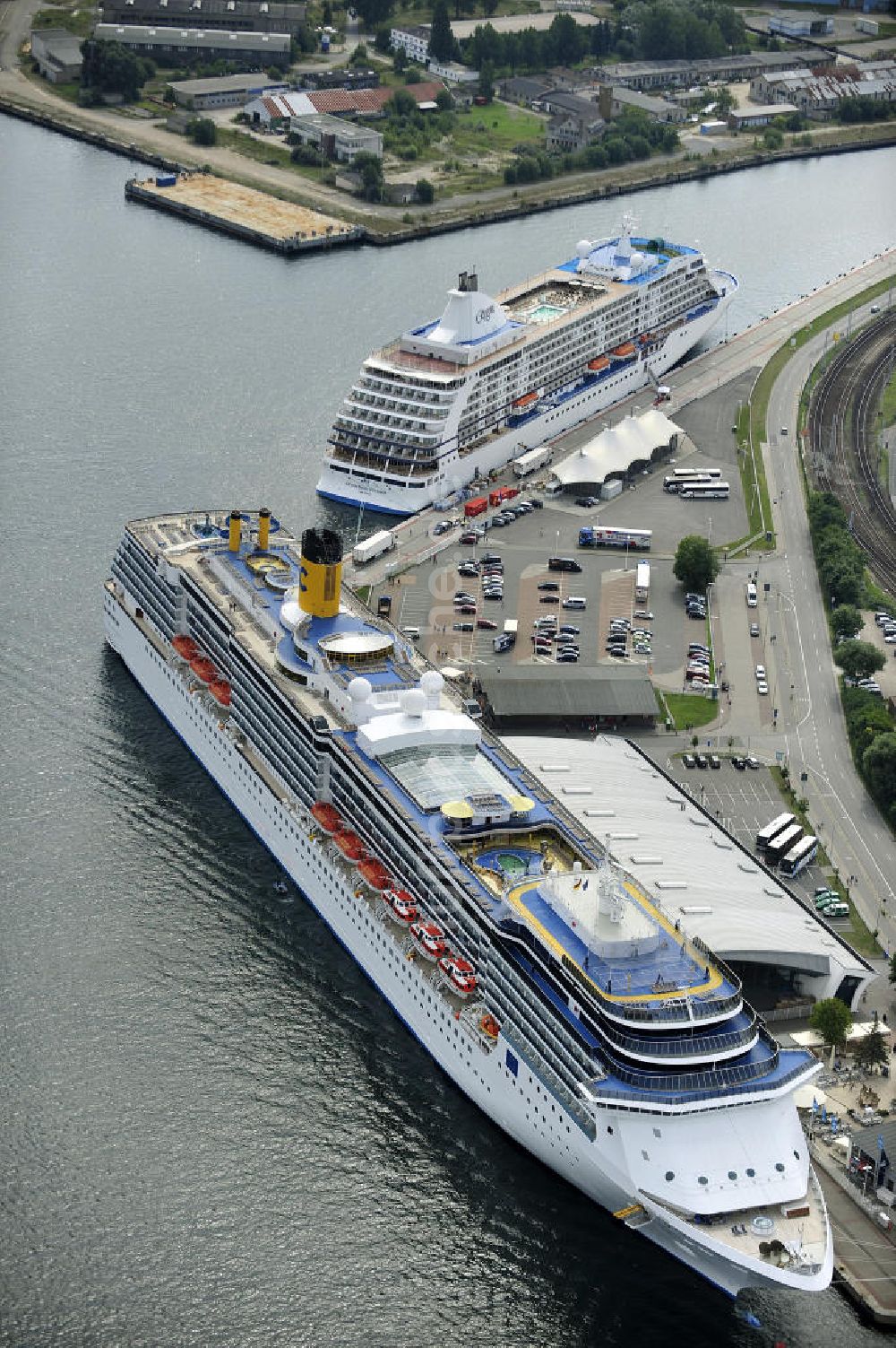 Rostock - Warnemünde von oben - Passagierschiff COSTA ATLANTICA im Kreuzfahrt- Hafen von Rostock - Warnemünde