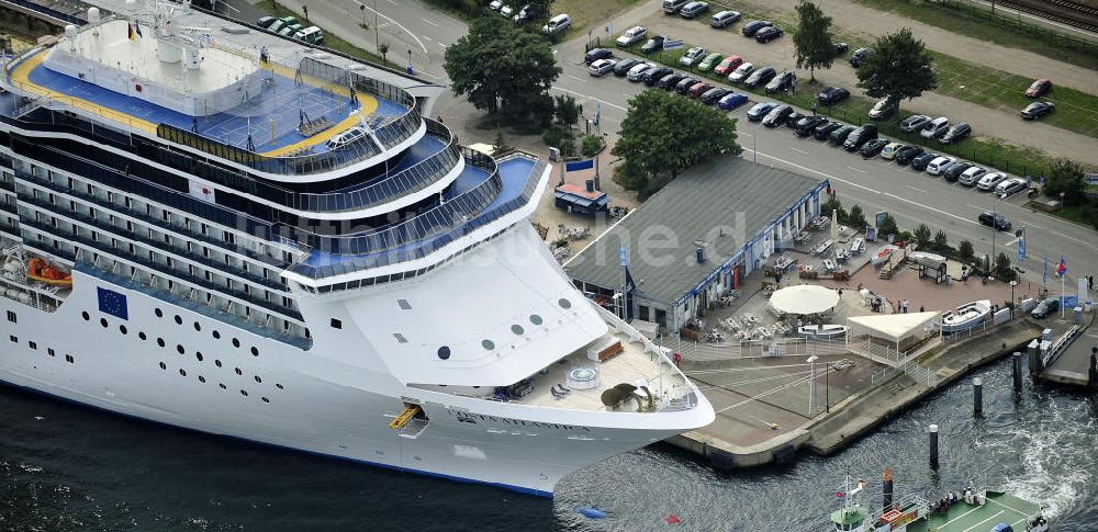 Rostock - Warnemünde aus der Vogelperspektive: Passagierschiff COSTA ATLANTICA im Kreuzfahrt- Hafen von Rostock - Warnemünde