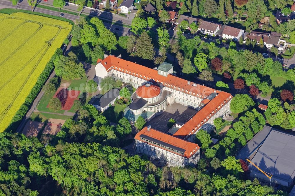 Pullach im Isartal aus der Vogelperspektive: Pater-Rupert-Mayer Gymnasium in Pullach bei München im Bundesland Bayern