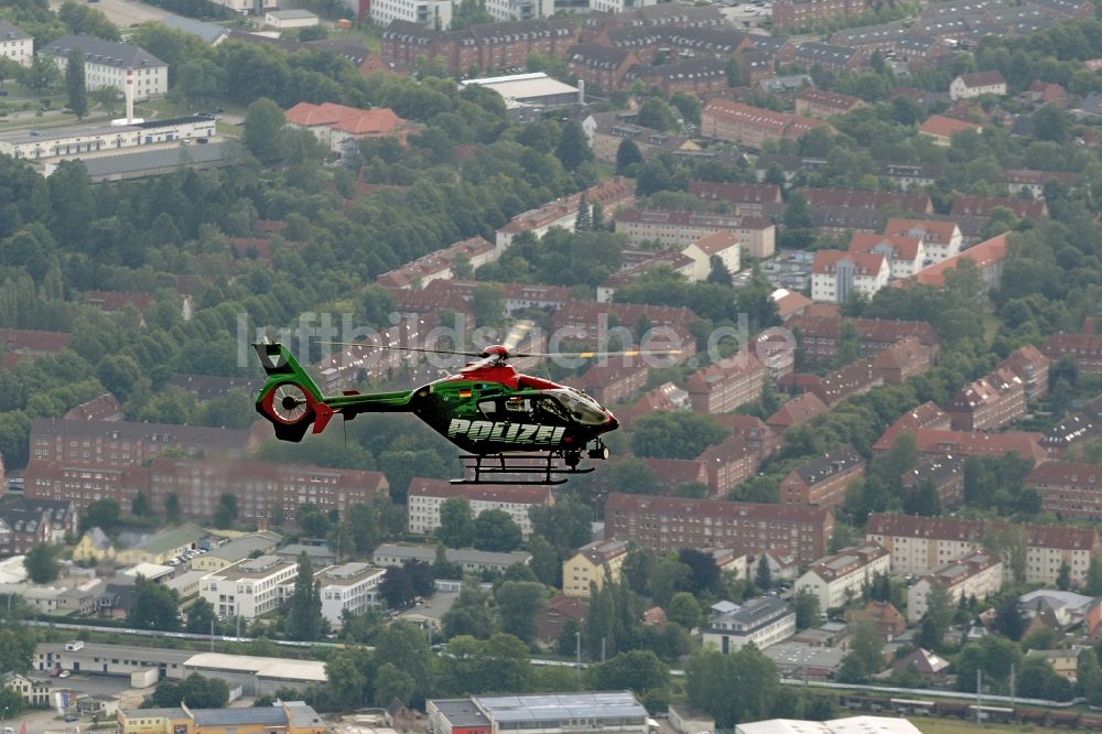 Luftbild Rostock - Patrouillenflug Polizeihubschrauber über Rostrock in Mecklenburg-Vorpommern