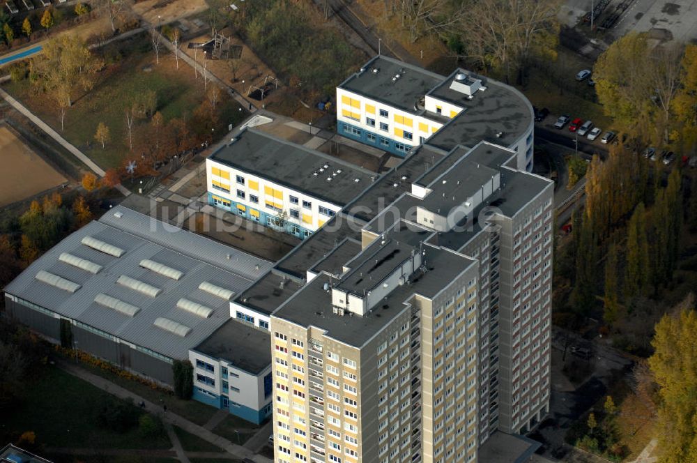 Berlin aus der Vogelperspektive: Paul-und-Charlotte-Kniese-Schule in Berlin-Lichtenberg