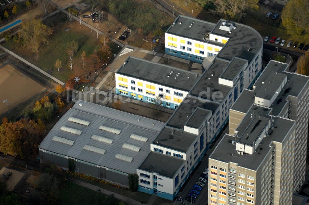 Luftbild Berlin - Paul-und-Charlotte-Kniese-Schule in Berlin-Lichtenberg