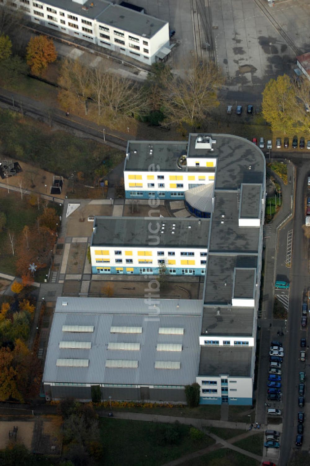 Luftaufnahme Berlin - Paul-und-Charlotte-Kniese-Schule in Berlin-Lichtenberg