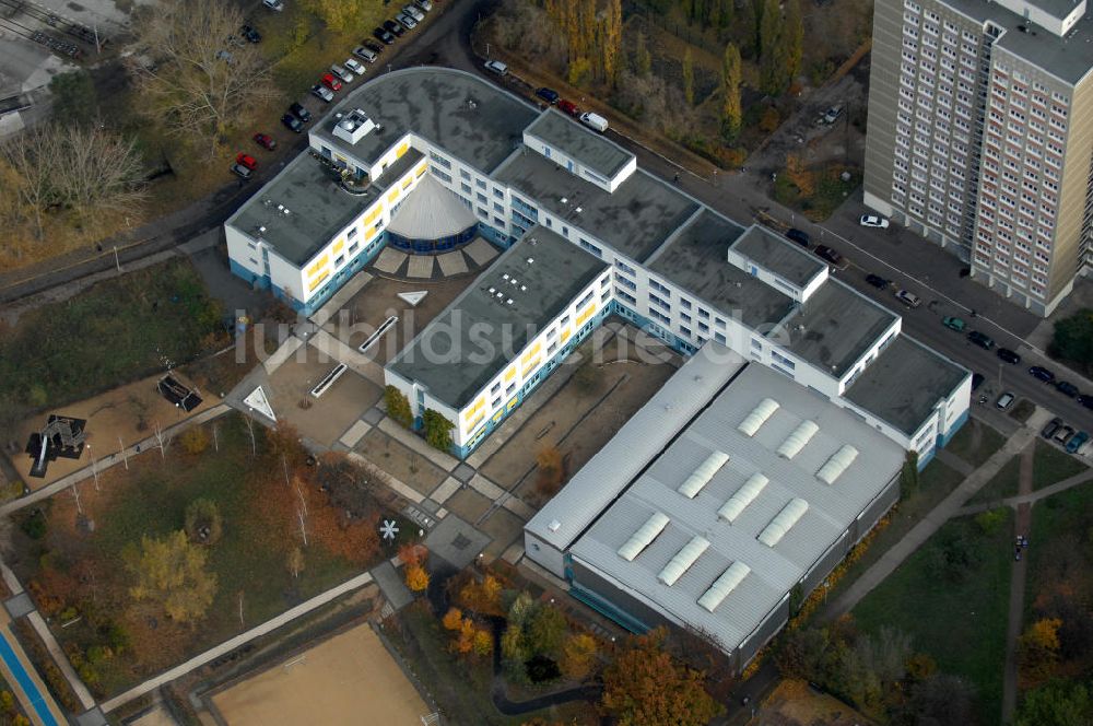 Luftbild Berlin - Paul-und-Charlotte-Kniese-Schule in Berlin-Lichtenberg