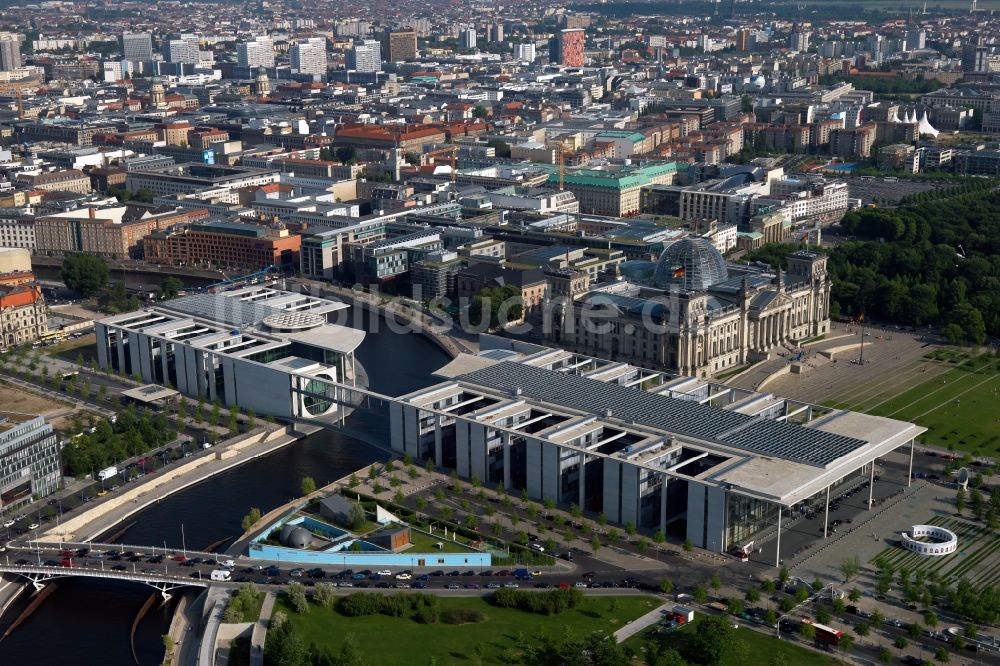 Berlin von oben - Paul-Löbe Haus mit Reichstag in Berlin im Bundesland Berlin