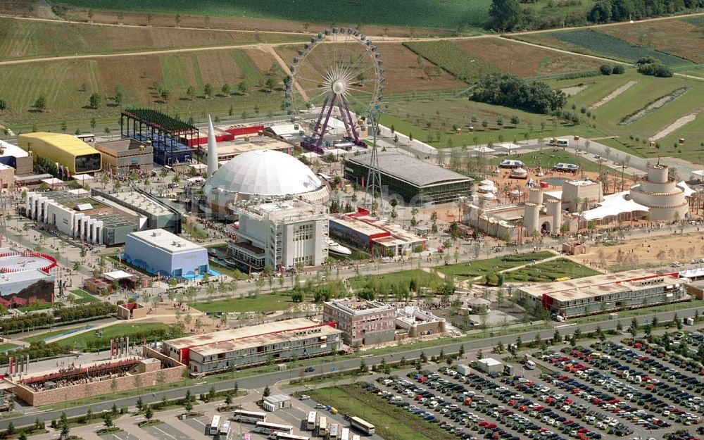 Luftbild Hannover - Pavillions auf dem Ausstellungs- Gelände der Weltausstellung Expo 2000 auf dem Freigelände am Kronsberg in Hannover im Bundesland Niedersachsen