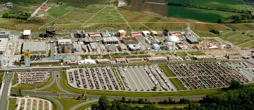 Luftaufnahme Hannover - Pavillions auf dem Ausstellungs- Gelände der Weltausstellung Expo 2000 auf dem Freigelände am Kronsberg in Hannover im Bundesland Niedersachsen
