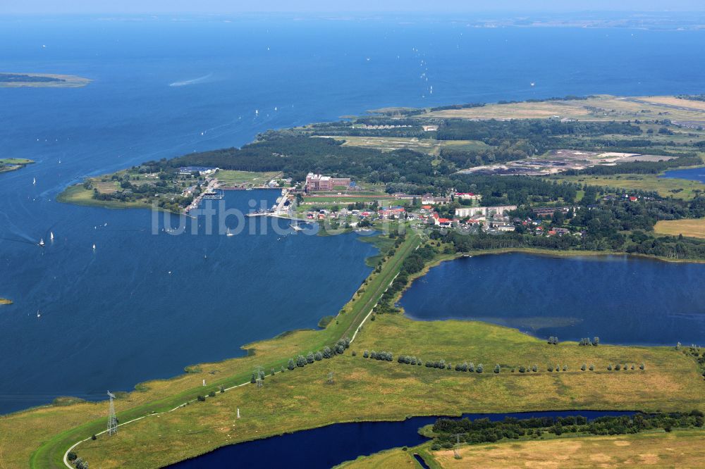 Luftaufnahme Peenemünde - Peene- Hafen in Peenemünde im Bundesland Mecklenburg-Vorpommern, Deutschland