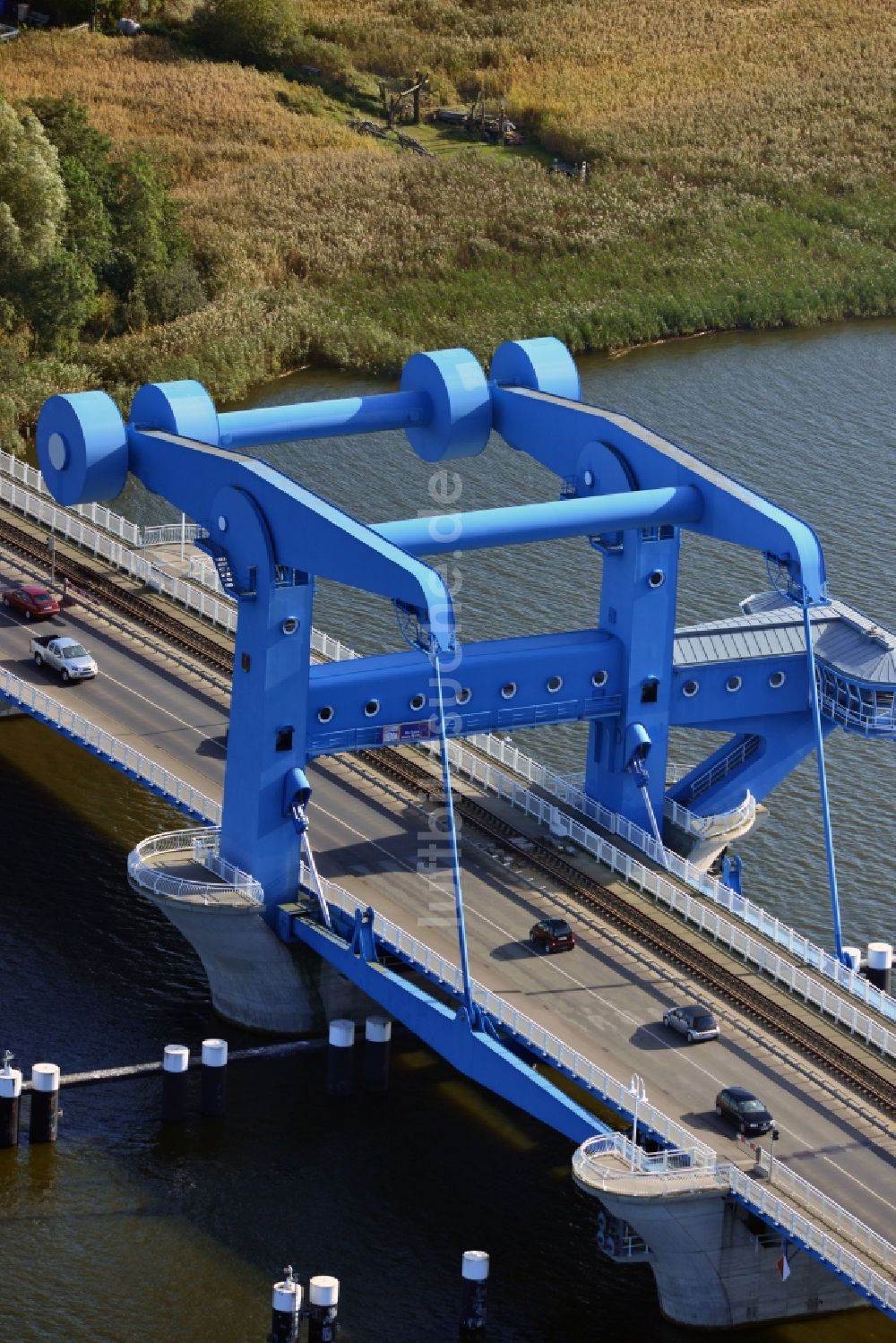 Wolgast von oben - Peenebrücke in Wolgast im Bundesland Mecklenburg-Vorpommern