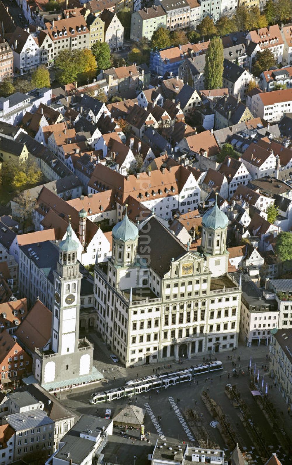 Augsburg von oben - Perlachturm und Rathaus Augsburg