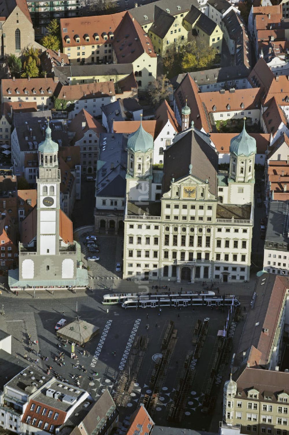 Luftbild Augsburg - Perlachturm und Rathaus Augsburg