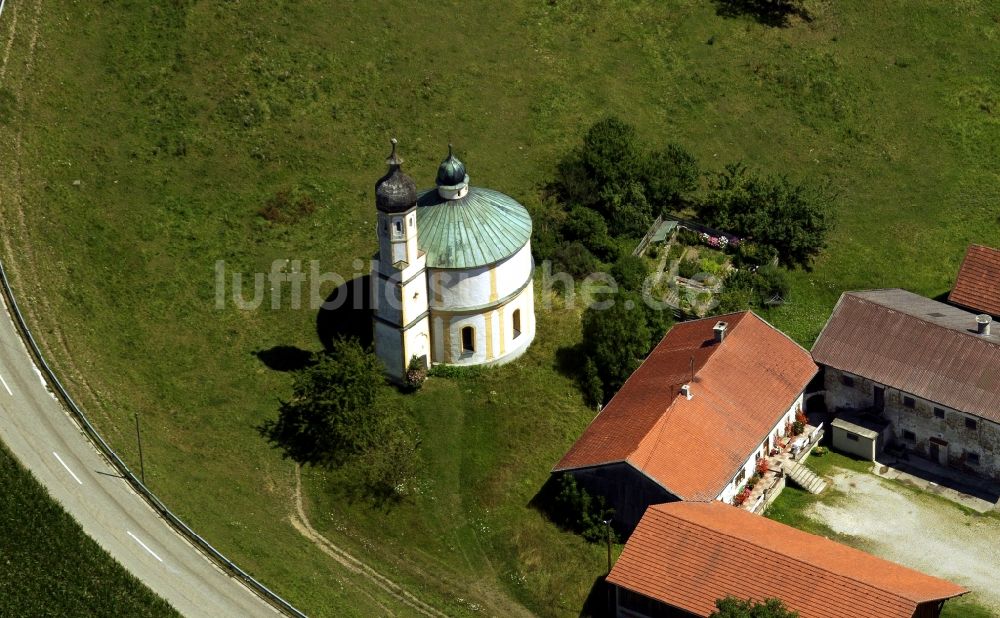 Luftaufnahme Gars am Inn - Perterskirche bei Gars am Inn im Bundesland Bayern