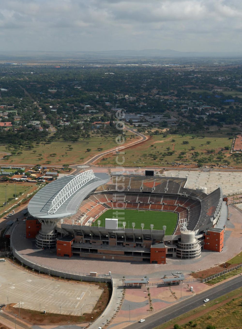 Polokwane von oben - Peter-Mokaba-Stadion / Stadium in Polokwane in Südafrika / South Africa