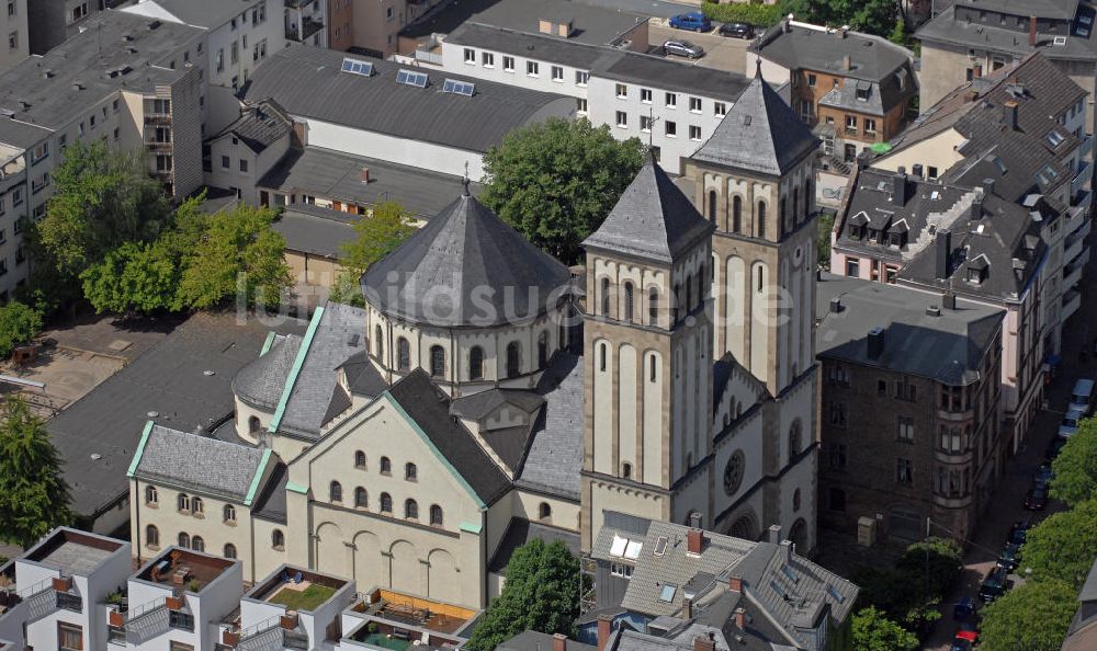 Frankfurt am Main aus der Vogelperspektive: Pfarrkirche St. Bernhard Frankfurt / Main