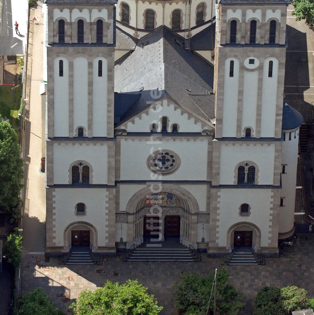 Frankfurt am Main von oben - Pfarrkirche St. Bernhard Frankfurt / Main