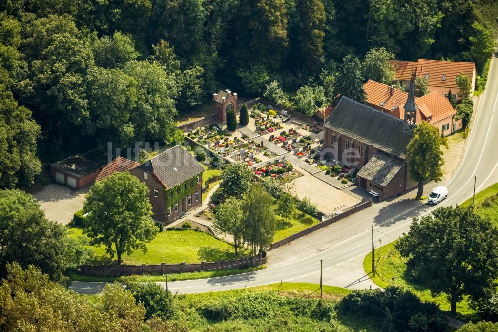 Kamp-Lintfort von oben - Pfarrkirche Eyll in Kamp-Lintfort im Bundesland Nordrhein-Westfalen