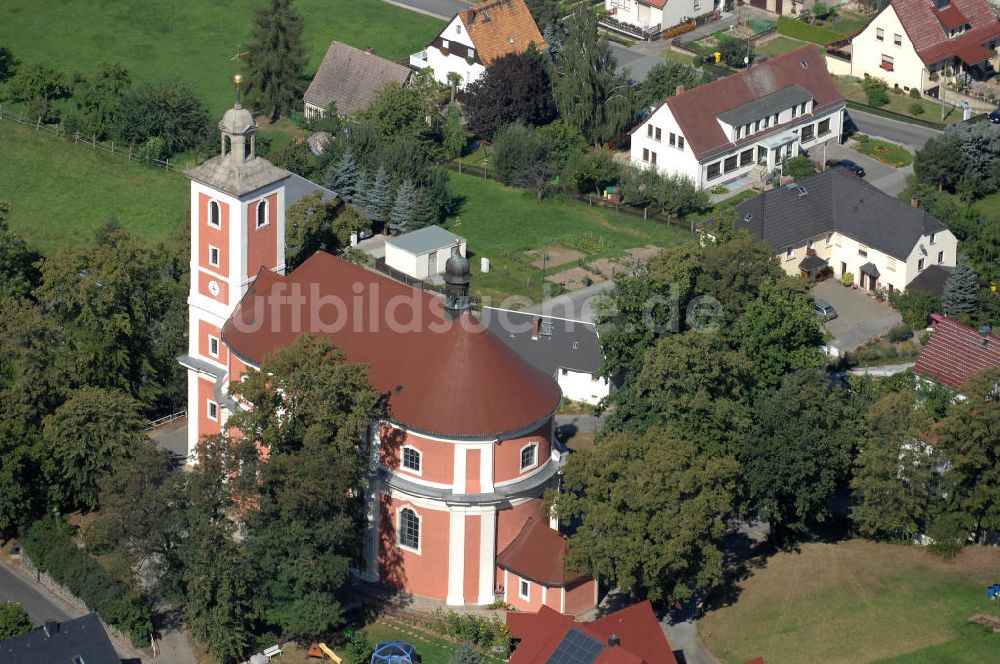 Nebelschütz von oben - Pfarrkirche / Kirche Sankt Martin in Nebelschütz