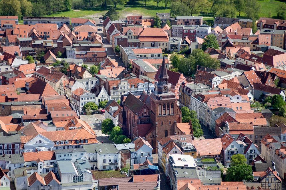 Luftaufnahme Güstrow - Pfarrkirche St. Marien in Güstrow im Bundesland Mecklenburg-Vorpommern