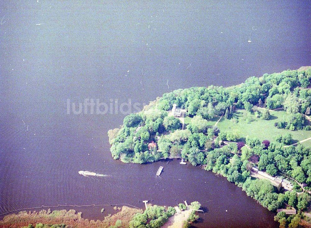 Luftaufnahme Berlin - Wannsee - Pfaueninsel im Berliner Wannsee.