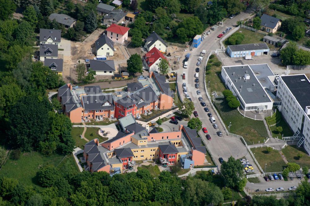 Berlin Mahlsdorf von oben - Pflegeheim Wohnpark am Rohrpfuhl in Berlin Mahlsdorf