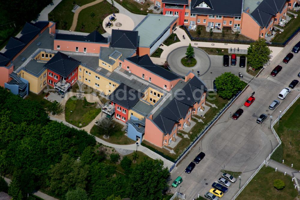 Berlin Mahlsdorf aus der Vogelperspektive: Pflegeheim Wohnpark am Rohrpfuhl in Berlin Mahlsdorf