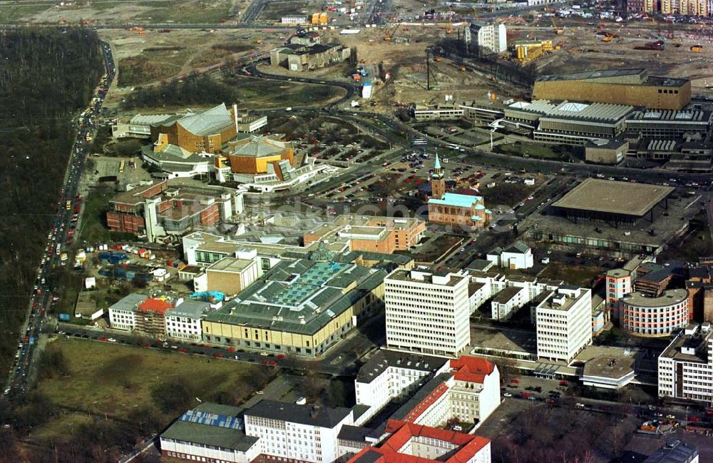 Berlin - Tiergarten aus der Vogelperspektive: 26.03.1995 Philharmonie und Kulturforum südlich des Baufeldes zum Potsdamer Platz in Berlin - Tiergarten