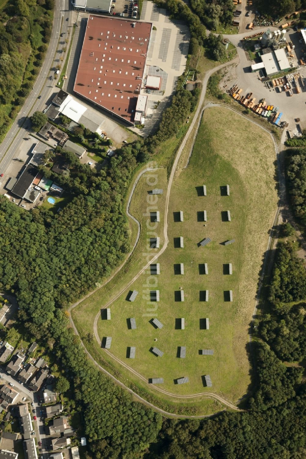 Bottrop aus der Vogelperspektive: Photovoltaik auf der ehemaligen Deponie in Bottrop im Bundesland Nordrhein-Westfalen