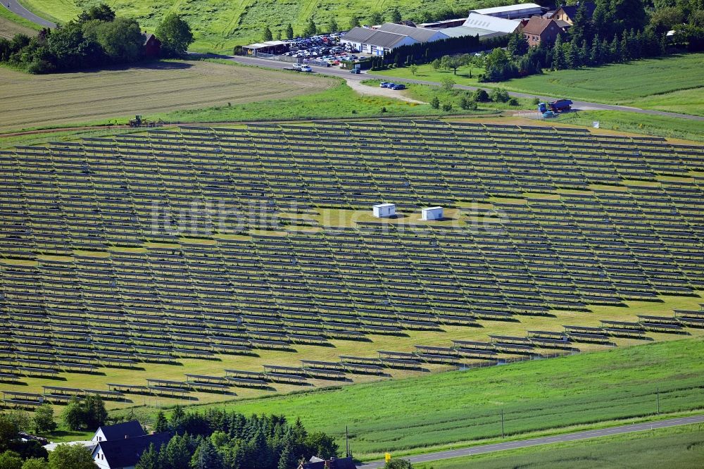 Mochau von oben - Photovoltaik - Solarkraftwerk bei Mochau in Sachsen-Anhalt