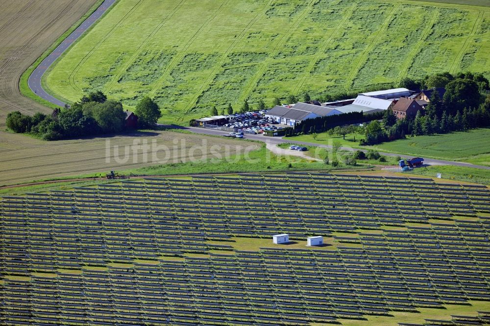 Mochau aus der Vogelperspektive: Photovoltaik - Solarkraftwerk bei Mochau in Sachsen-Anhalt