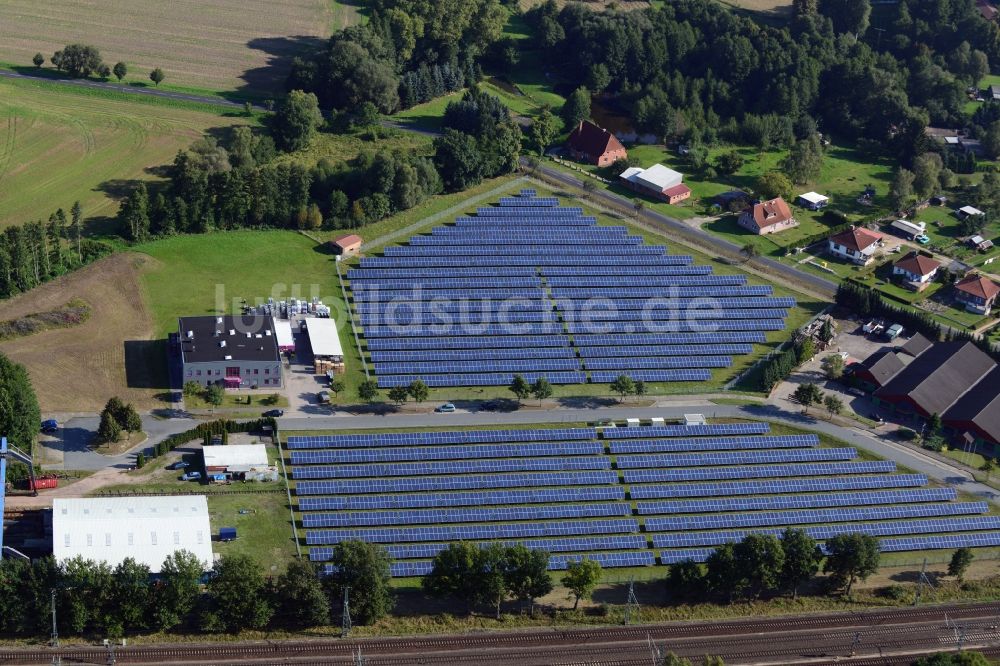 Brahlstorf aus der Vogelperspektive: Photovoltaik- Solarkraftwerk in Brahlstorf im Bundesland Mecklenburg-Vorpommern