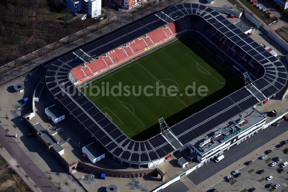 Luftbild Halle (Saale) - Photovoltaik- Solarkraftwerk am Stadion Erdgas Sportpark in Halle (Saale) im Bundesland Sachsen-Anhalt