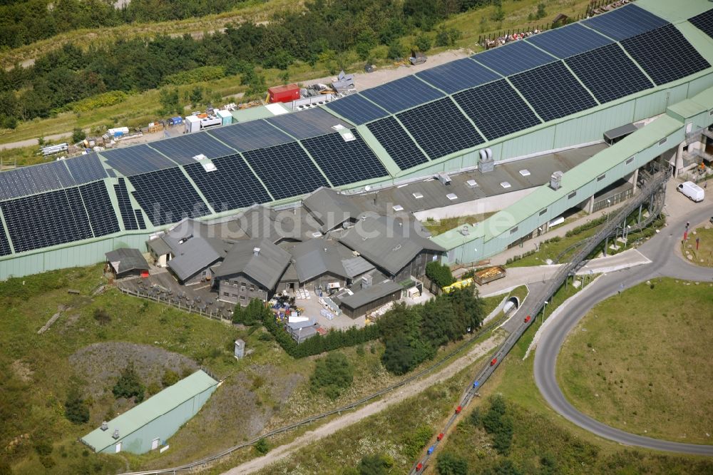 Luftbild Bottrop - Photovoltaikanlage auf dem Dach der Sommerrodelbahn Bottrop im Bundesland Nordrhein-Westfalen