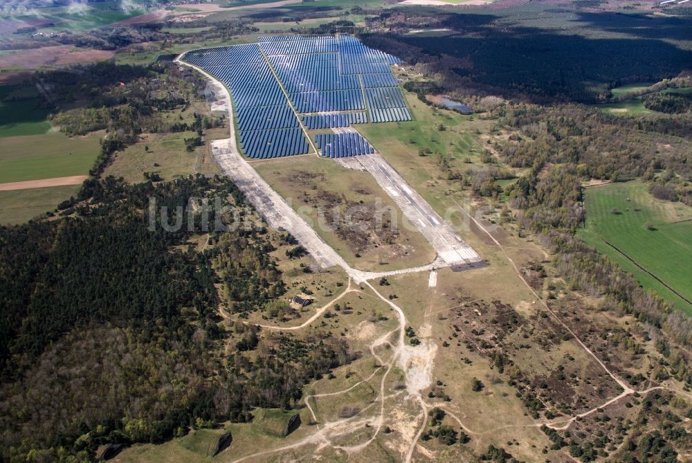 Wittstock von oben - Photovoltaikanlage auf dem Flugplatz Alt Daber bei Wittstock im Bundesland Brandenburg