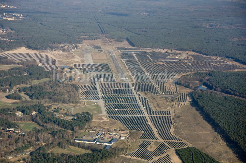 Luftbild Finow / Finowfurt - Photovoltaikanlage auf dem Flugplatz Finow, Finowfurt in Brandenburg