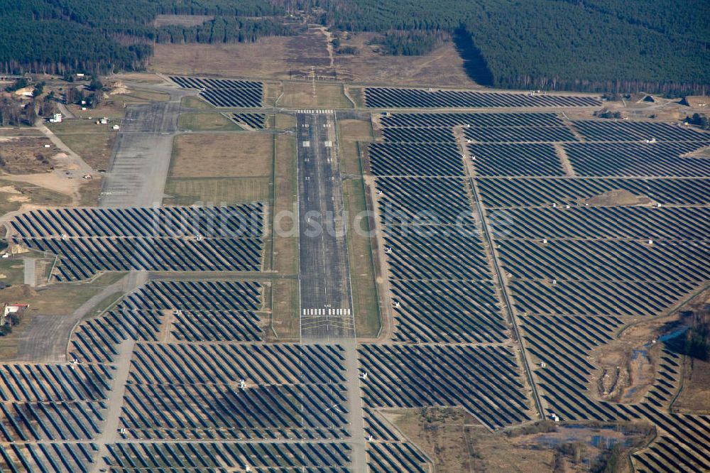 Luftaufnahme Finow / Finowfurt - Photovoltaikanlage auf dem Flugplatz Finow, Finowfurt in Brandenburg