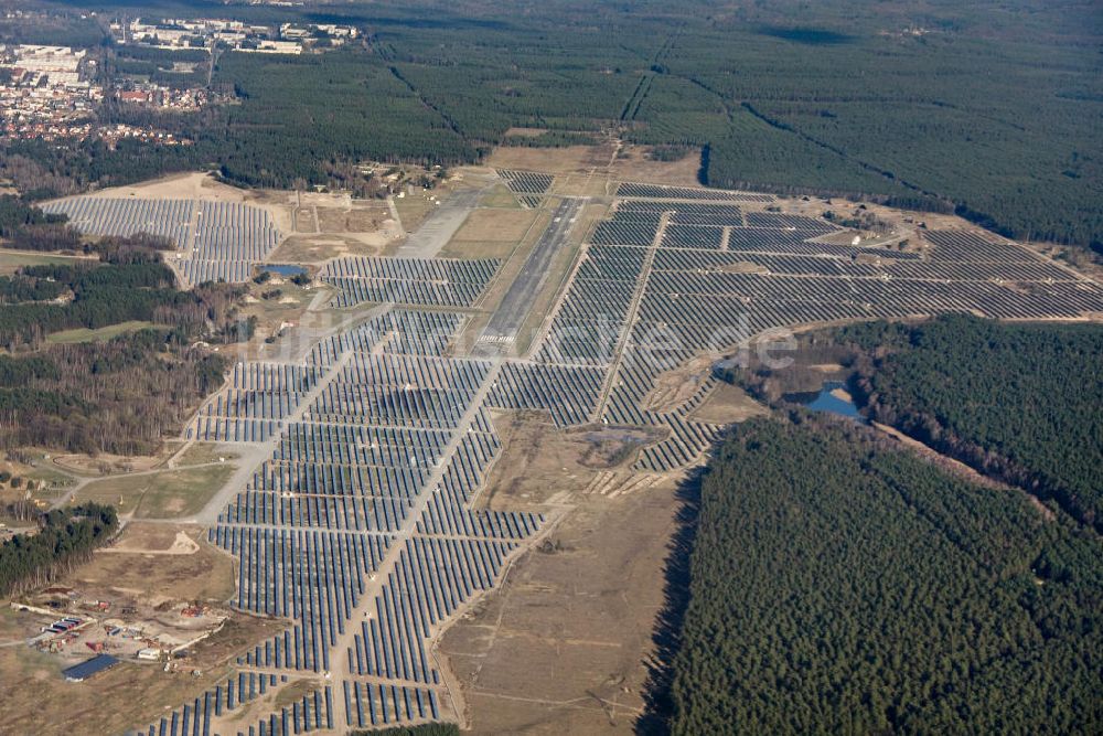 Finow / Finowfurt von oben - Photovoltaikanlage auf dem Flugplatz Finow, Finowfurt in Brandenburg