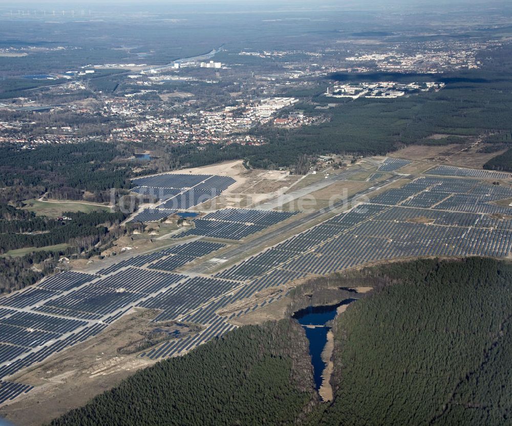 Luftaufnahme Finow / Finowfurt - Photovoltaikanlage auf dem Flugplatz Finow, Finowfurt in Brandenburg