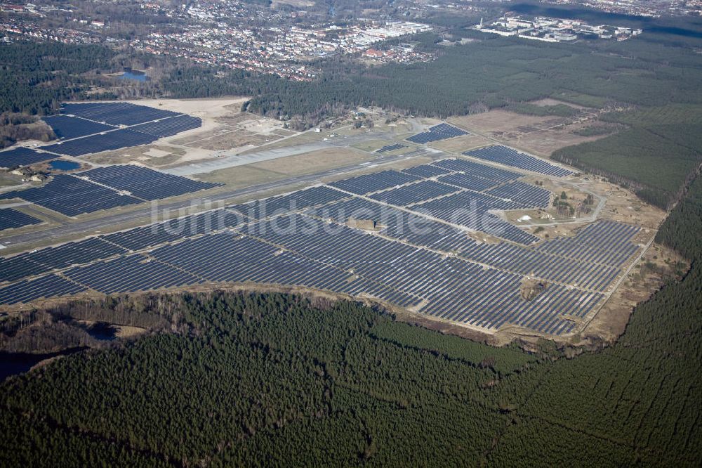 Finow / Finowfurt von oben - Photovoltaikanlage auf dem Flugplatz Finow, Finowfurt in Brandenburg