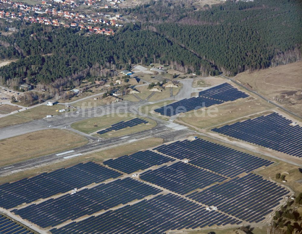 Finow / Finowfurt aus der Vogelperspektive: Photovoltaikanlage auf dem Flugplatz Finow, Finowfurt in Brandenburg