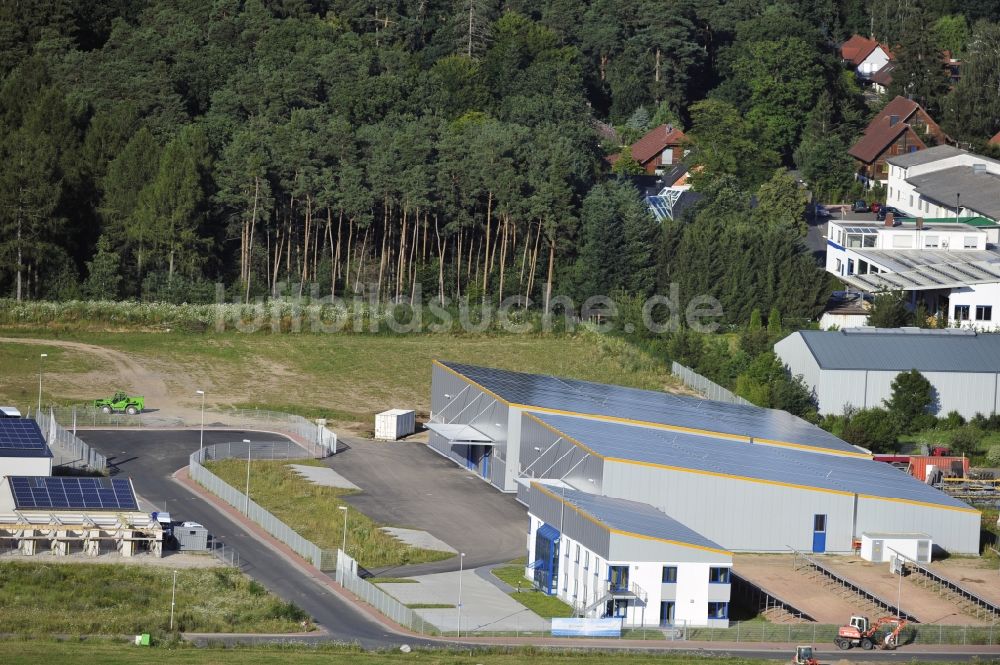 Großostheim OT Ringheim von oben - Photovoltaikanlage / Solarkraftwerk als Kombination auf Freiflächen und Dachanlagen im Gewerbegebiet Ringheim, einem Ortteil von Großostheim im Bundesland Bayern