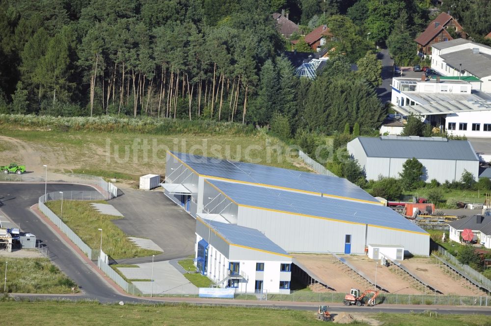 Luftbild Großostheim OT Ringheim - Photovoltaikanlage / Solarkraftwerk als Kombination auf Freiflächen und Dachanlagen im Gewerbegebiet Ringheim, einem Ortteil von Großostheim im Bundesland Bayern