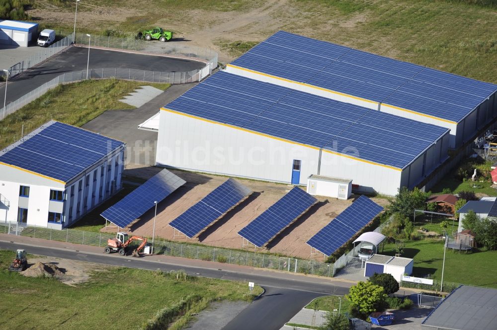 Luftbild Großostheim OT Ringheim - Photovoltaikanlage / Solarkraftwerk als Kombination auf Freiflächen und Dachanlagen im Gewerbegebiet Ringheim, einem Ortteil von Großostheim im Bundesland Bayern