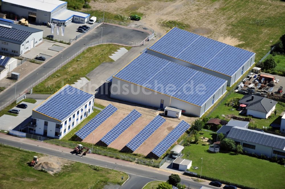 Luftbild Großostheim OT Ringheim - Photovoltaikanlage / Solarkraftwerk als Kombination auf Freiflächen und Dachanlagen im Gewerbegebiet Ringheim, einem Ortteil von Großostheim im Bundesland Bayern