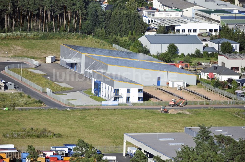 Luftbild Großostheim OT Ringheim - Photovoltaikanlage / Solarkraftwerk als Kombination auf Freiflächen und Dachanlagen im Gewerbegebiet Ringheim, einem Ortteil von Großostheim im Bundesland Bayern